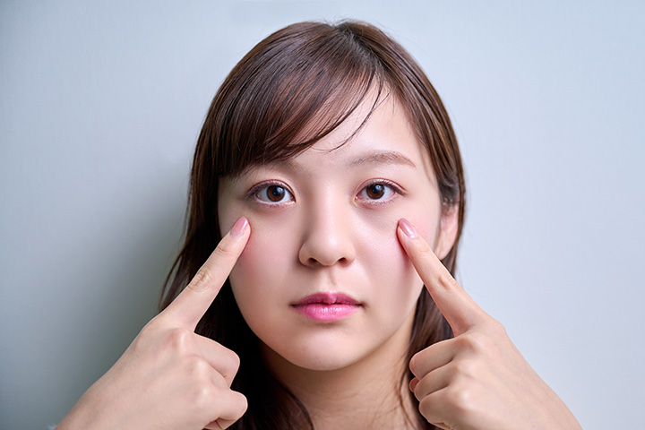 美容治療による離れ目の改善