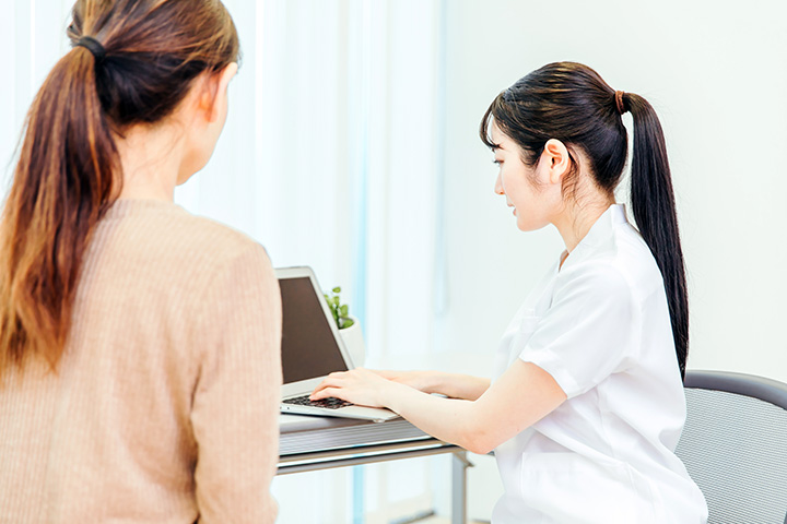 逆さまつ毛を解消して理想の目元を目指すなら美容外科へ